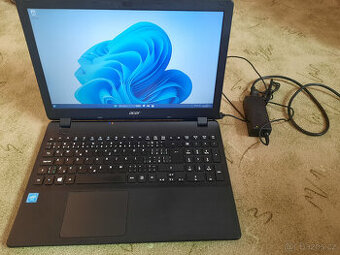 Acer Aspire Es1-571 s nabíječkou