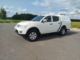 Mitsubishi l200 2011