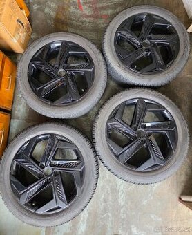 Kompletní alu kola 7.5JX19H2 se zimními pneu 235/50 R19