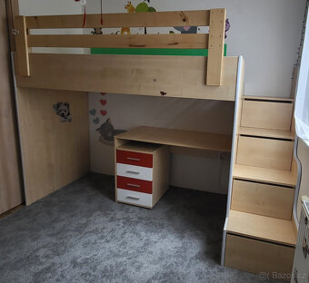 Dětský pokojíček, patrová postel, rohová skříň, zrcadlo