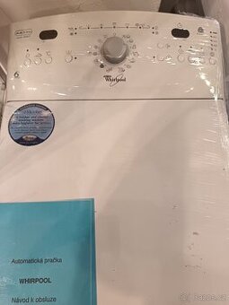 Vrchem plněná pračka Whirlpool