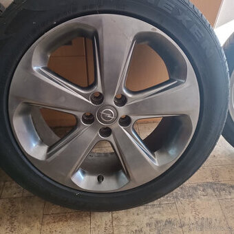 Alu 5x105 r18 s pneu (Opel Mokka)