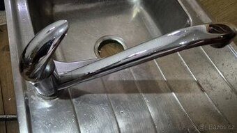 KUCHYŇSKÝ DŘEZ + BATERIE A HADICE