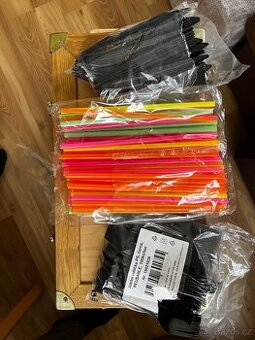 Jednorázové příbory,talířky,brčka,ubrousky