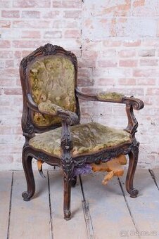 Historické barokní křeslo