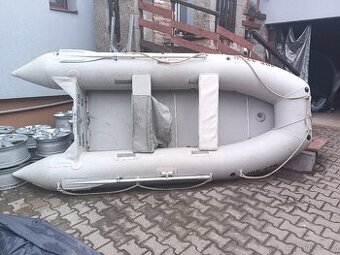 Motorový člun Quiksilver