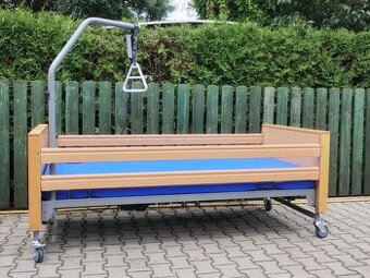 Invalidní polohovací lůžko