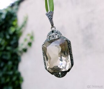 Starožitný stříbrný Art Deco přívěšek