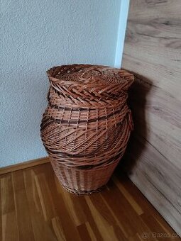 Proutěný prádelní koš / velký květináč