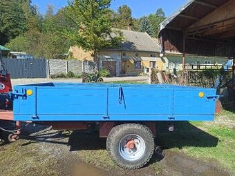 Jednoosý sklopný vlek