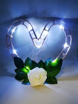 Malé srdce s pěnovými růžemi (Bílé) - Svítící