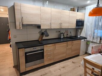 Kuchyně Oresi včetně spotřebičů
