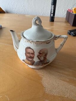 Porcelánová konvička z přelomu 19./20. století