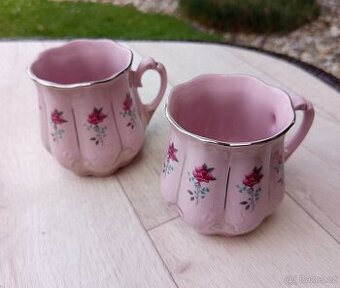 Hrnečky z růžového porcelánu