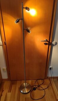 Stojací lampa, matný chrom. Původní cena 2490,- Plně funkční