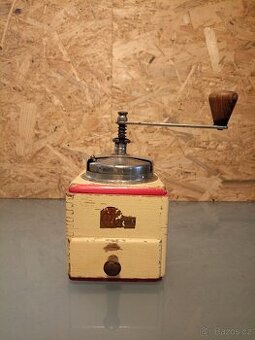 Starožitný mlýnek na kávu