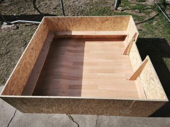 Porodní bedna/box