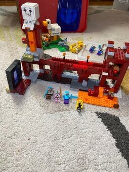 Prodám - Lego MINECRAFT 21122 Podzemní pevnost