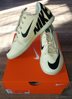 Dětské sálové boty Nike Mercurial Vapor 15 CLUB - vel. 35