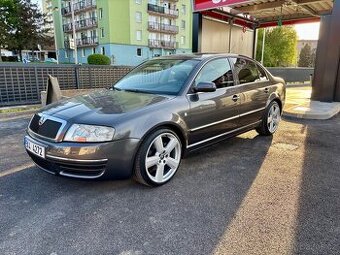 Škoda Superb 2.8 benzín.