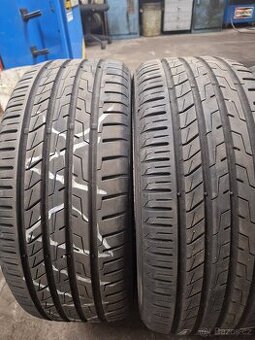 Letni pneu 215/50/17