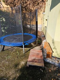TRAMPOLÍNA