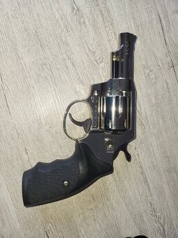 Plynový revolver Holek