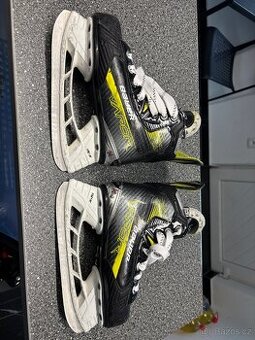 Brusle Bauer S23 VAPOR X4 Skate Youth,Y 13,5 D,EUR 33