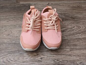 Dětské holčičí Nike tenisky, vel. 28