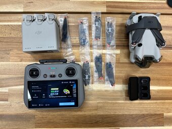 DJI Mini 4 Pro Fly More Combo + ND filtry – téměř nový dron