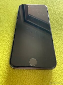iPhone 8 výborný stav baterie 100%