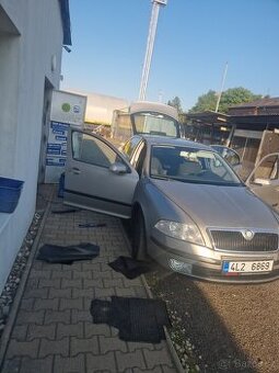 Octavia 2 2007 1.6 benzín.