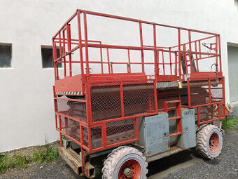 Nůžková montážní plošina Skyjack 12,5M -