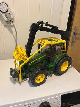Lesní traktor JD - Bruder 3053 - 1