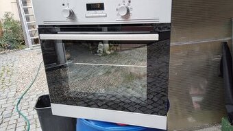 Vestavná trouba Electrolux