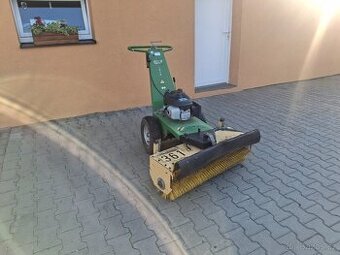 Motorový zametač
