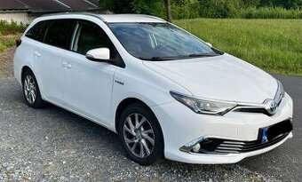 Toyota Auris 1.8i HYBRID, r.12/2018, naj.102xxx km