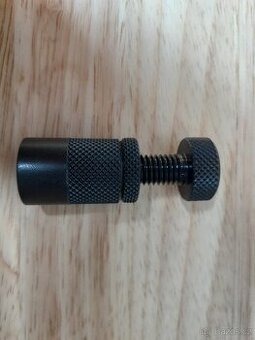 Šroubová podpěrka s magnetem