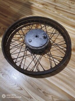 Jawa 555 a 05 kolo včetně štítu