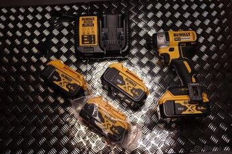 Aku rázový utahovák DeWALT DCF887