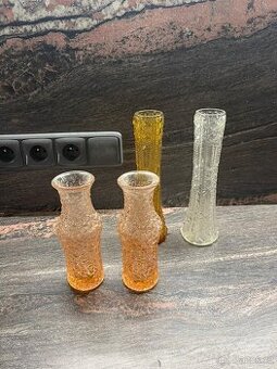 Retro vázy - lisované sklo