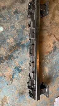 Peugeot 5008 r.23- výztuha zadního nárazníku