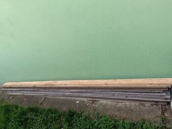 Dřevěné latě z návěsu kamionu zánovní stav