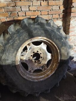 Zadní kola zetor 18,4-30