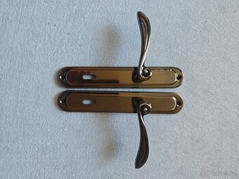 Dveřní klika-klíč rozteč 90