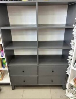 Šedá skříň ikea