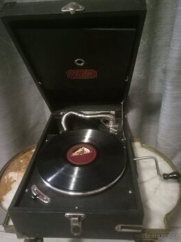 Kufříkový gramofon "Aida"