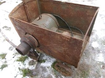 Prodám elektromotor zn.Škoda, namontován ve skříni, na 4-kol