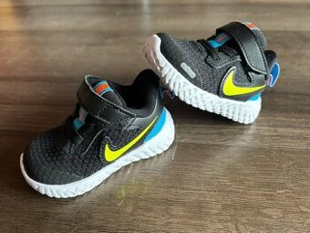 Detske boticky Nike - nove, vel. 17