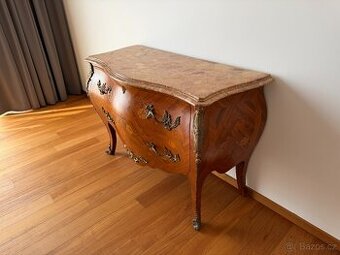 Komoda ve stylu rokoko